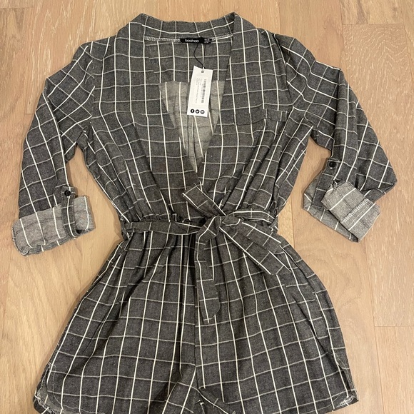 Boohoo gray and white quarter/long sleeve romper - Picture 2 of 4
